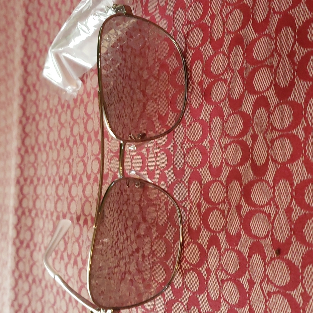 Signature Front Sunglasses - Picture 11 of 12